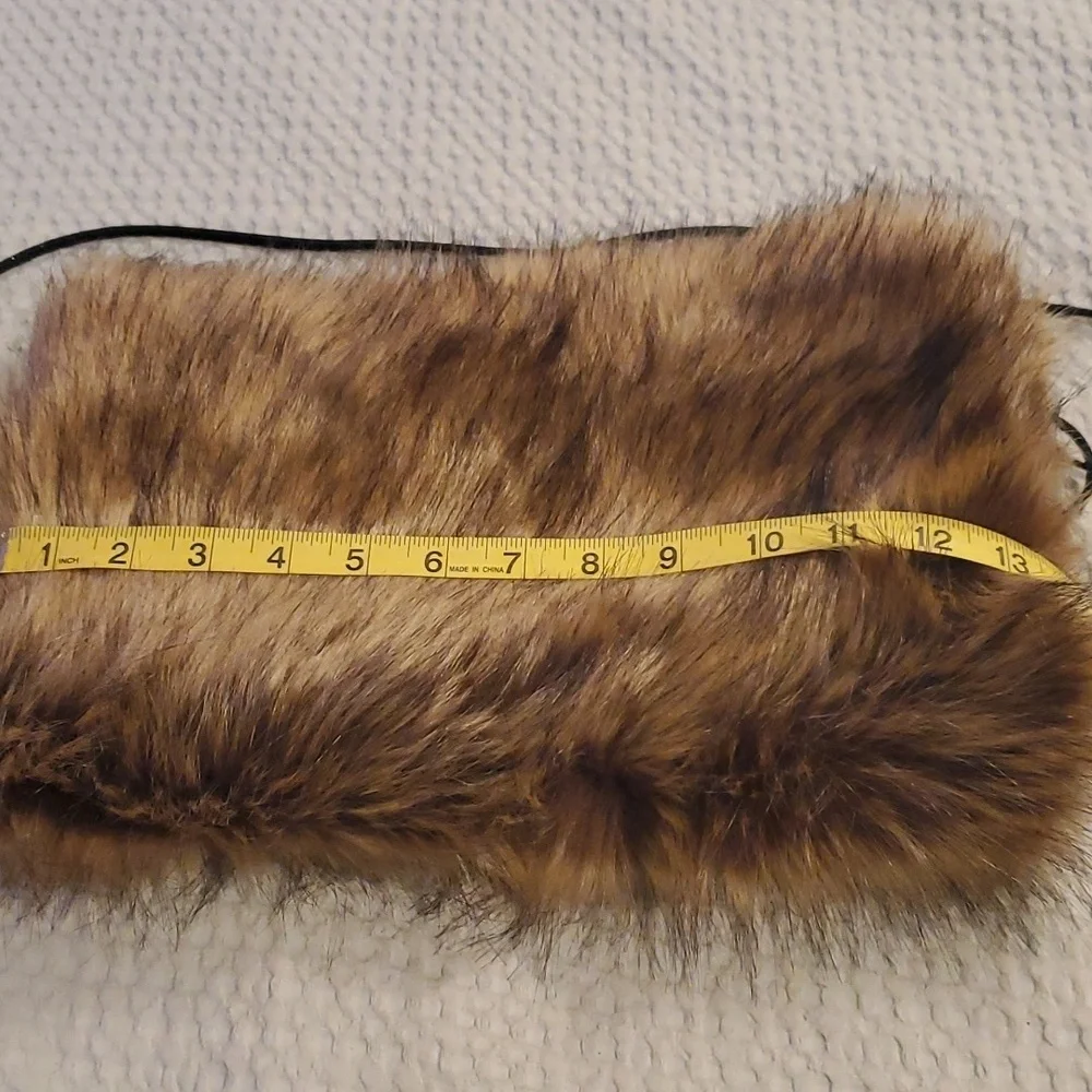 LA CARRIE Faux Fur Hand Muffs Women Winter Fuzzy Pouch Furry Plush Muffle (#22)